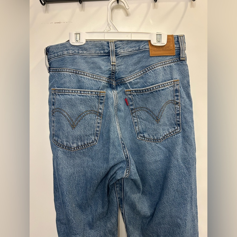 Like New Levi Ribcage High Rise Straight Jeans - Picture 6 of 11